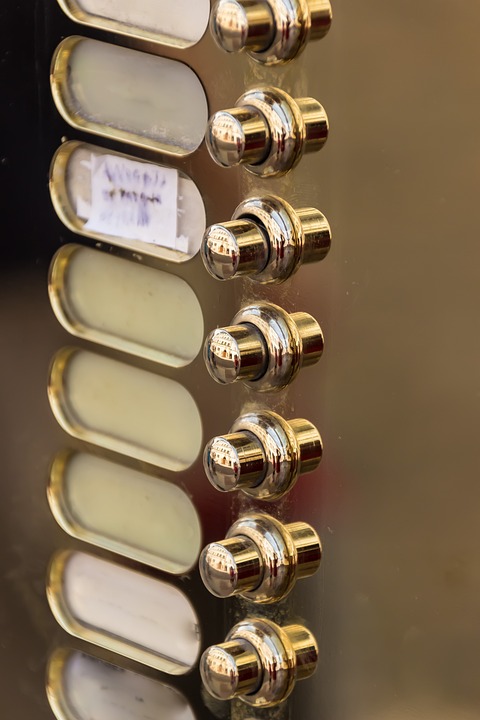 Verbraucherzentrale warnt vor Haustürgeschäften – Experte verrät 5 Merkmale, an denen man dubiose Vertreter erkennt