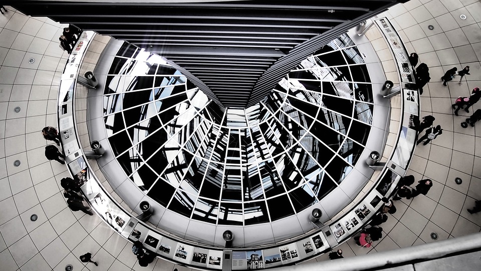 Strompreis-Paket der Bundesregierung kritisiert: Finanzexperte fordert Absenkung der Stromsteuer.