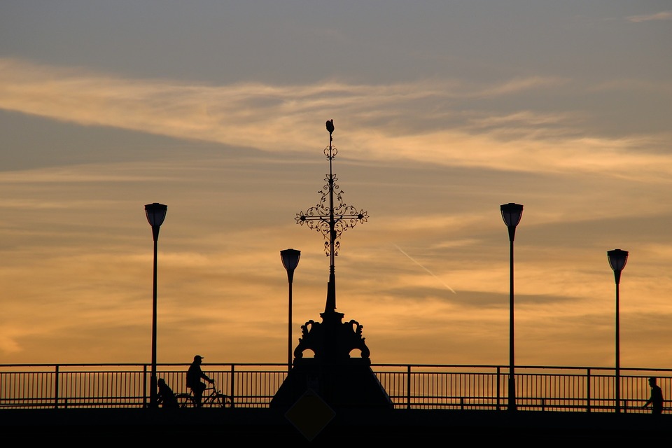 64-jähriger Frankfurter Opfer von Smishing: Finanzexperte warnt vor betrügerischen SMS