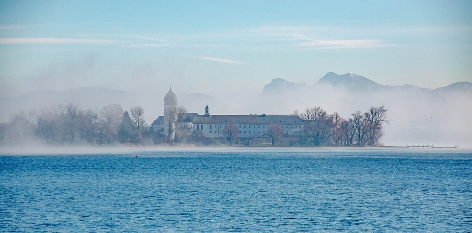 Frauen in DAX-Vorständen: Verdoppelung seit 2020, trotzdem noch in der Minderheit