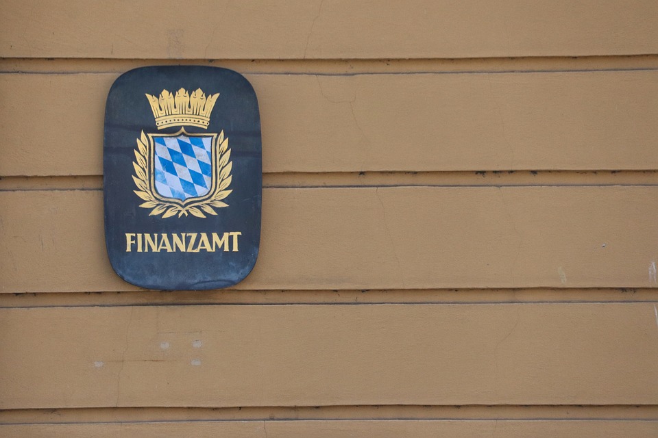 Steuerschulden und Pfändungen: Finanzamt in Wien setzt Pfandrecht auf Benko-Stiftungsvilla in Igls