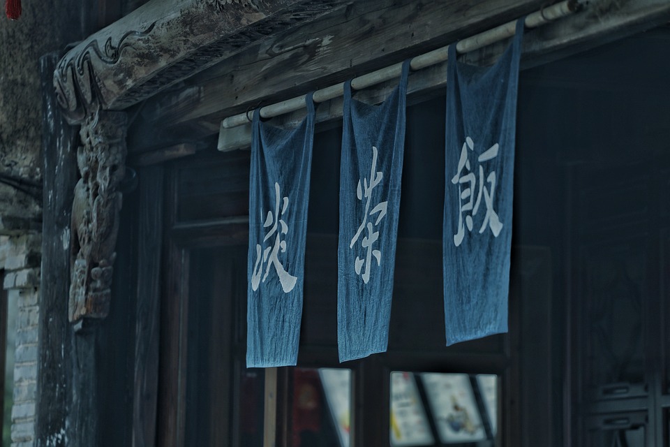 Temu: Billig-Shop aus China – Risiken und Gefahren für Verbraucher. Inflation führt zu günstigen Preisen, aber auch zu versteckten Kosten.