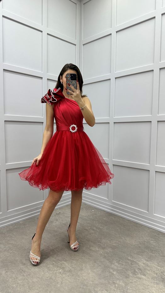 Zauberhaft und Vielseitig: Abendkleider aus Tüll, Abschlusskleider und Abendkleider mit kurzen Ärmeln