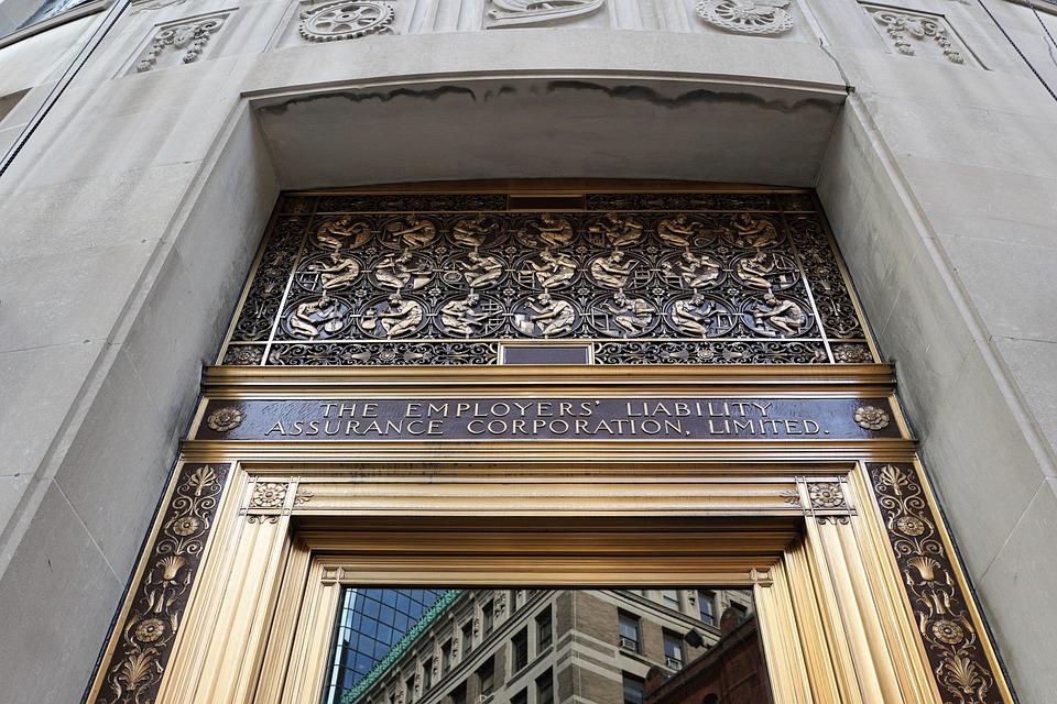 Konjunkturumfrage der IHK Schwaben: Fachkräftemangel, Energiepreise und Migration als drängende Herausforderungen