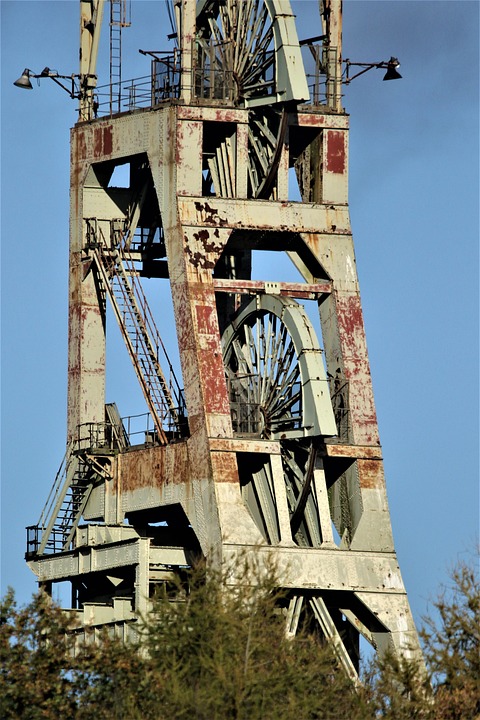 Wirtschaftsexperte analysiert: Dax sinkt aufgrund von US-Leitzinsen – Ausblick auf kommende Zinslockerung