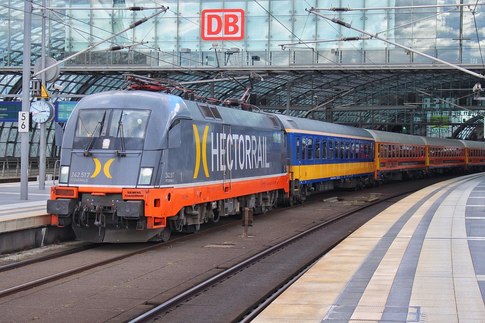 Siemens trotzt schwächerem wirtschaftlichen Umfeld mit Umsatz- und Ergebniszuwächsen im ersten Geschäftsquartal 2023/24