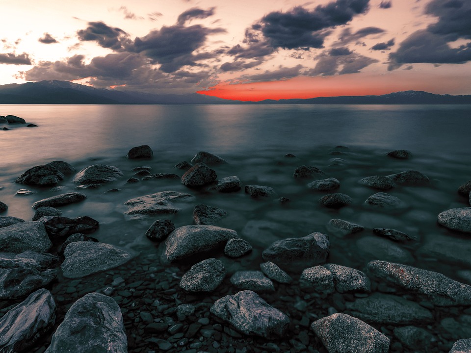 Wirtschaftliches Stimmungsbarometer in Rheinland-Pfalz bleibt im Tief: Finanzexperte warnt vor anhaltendem Abschwung und wachsenden Risiken