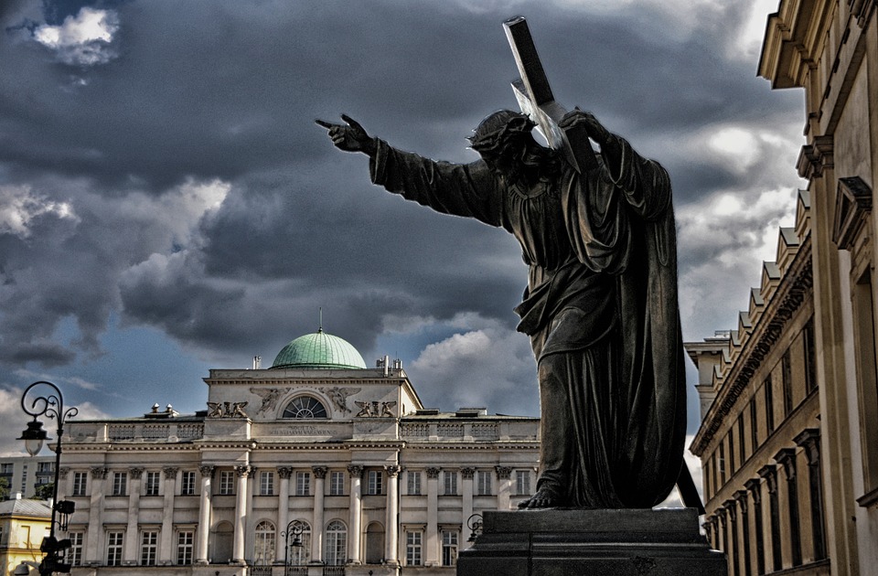 Die erneute Bankenkrise: Droht eine Zinssenkung durch die Fed? Auswirkungen auf die US-Aktienmärkte und die Bilanzreduzierung