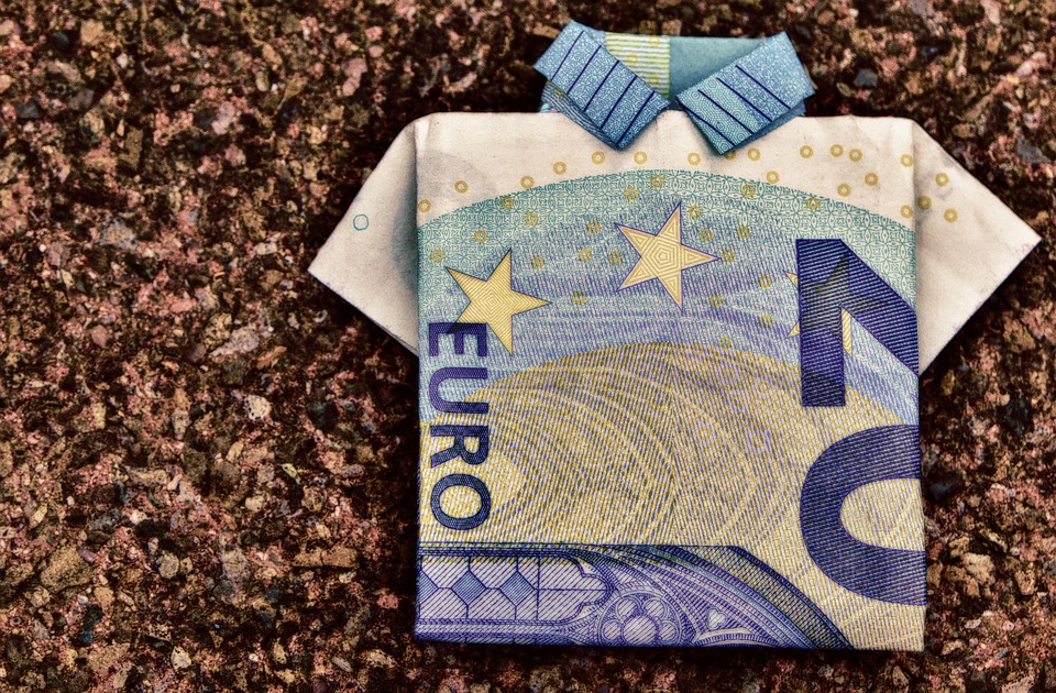 Euro fällt: Zinsunterschied treibt Dollar an